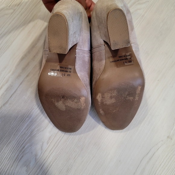 QUPID Tan Suede Ankle Booties size 5 1/2 - Picture 8 of 17